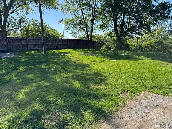 2nd image of 1702 Willow Dr