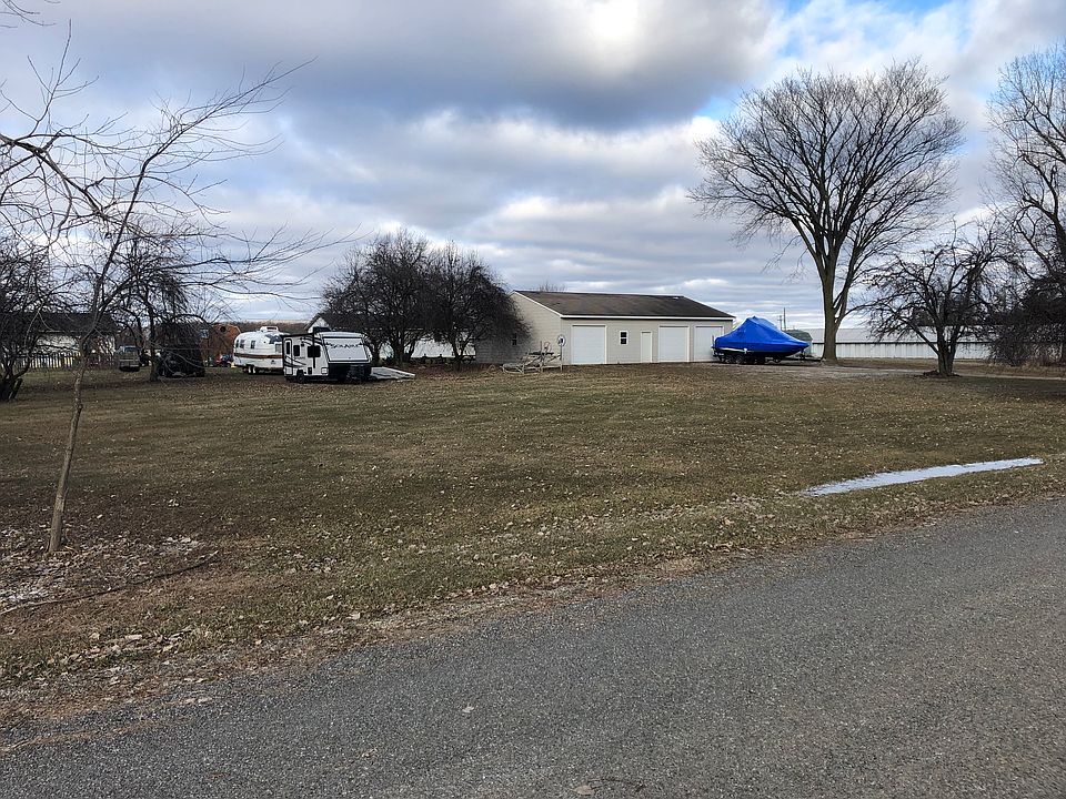 1st image of Lakewood Dr