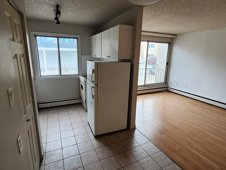 1724 10a St SW #204 — Photo 5