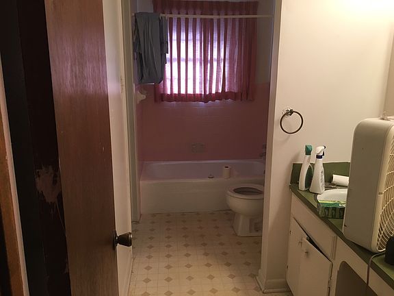 3rd image of 208 E Eleanor St