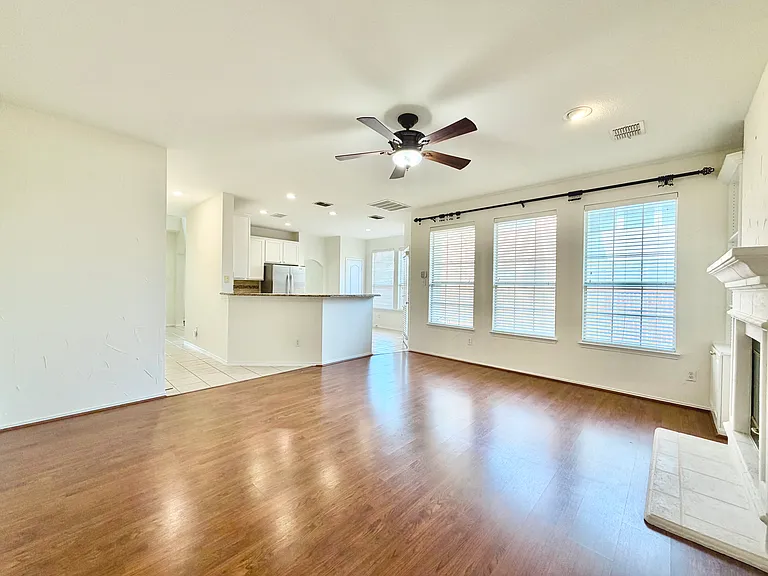 516 Hawken Dr — Photo 10