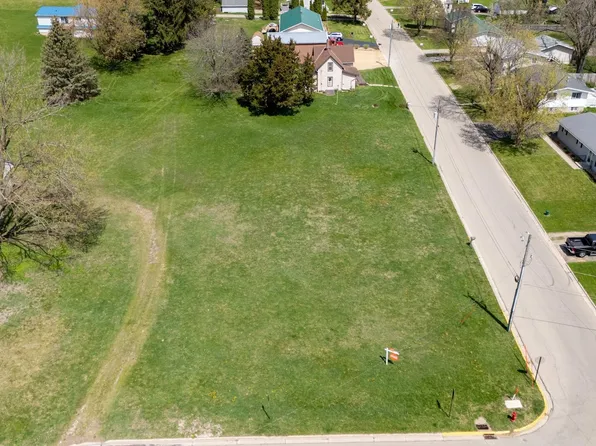890 Jackson St, Platteville, WI 53818