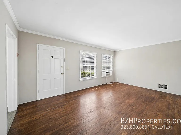 1402 1/2 N Mansfield Ave #1402-1/2 — Photo 2