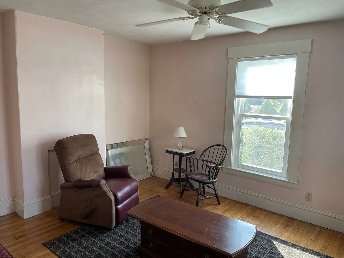 5 bed, 1700 sqft, $4,195 — Photo 2