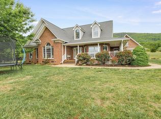 218 Cahas Ln, Boones Mill, VA 24065