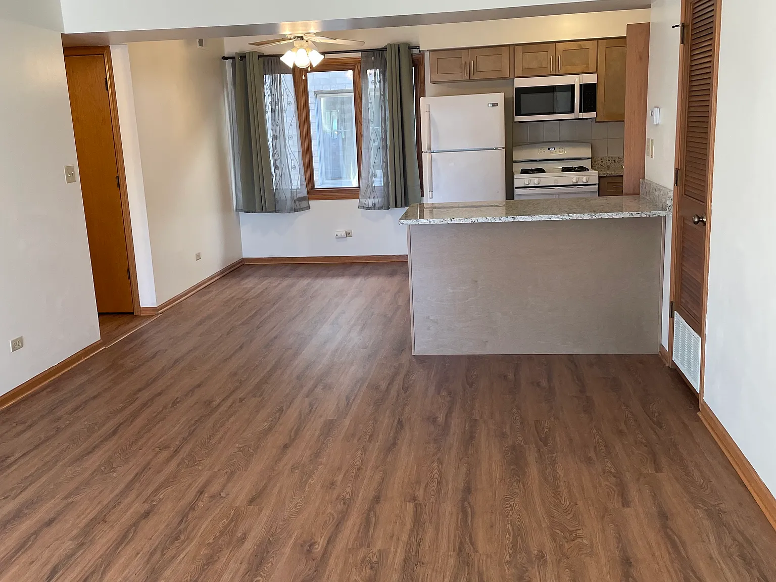 2 bed, 1000 sqft, $1,800 — Photo 4