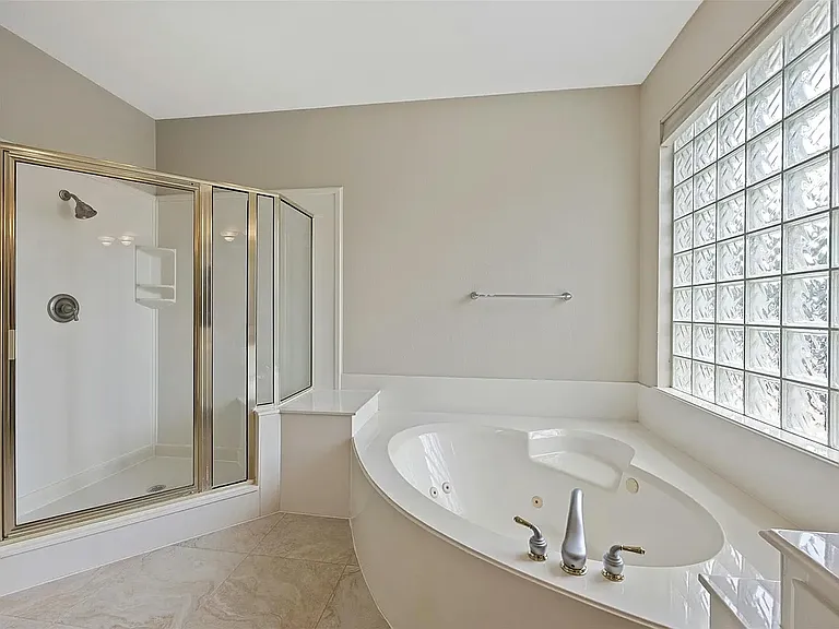 10700 Hastings Ln — Photo 17
