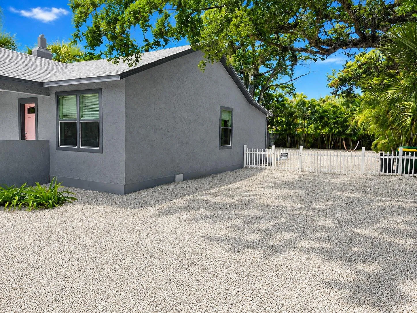 2 bed, 824 sqft, $2,200 — Photo 2