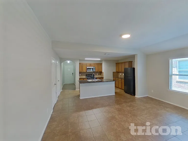 1062 Churchill Dr — Photo 6