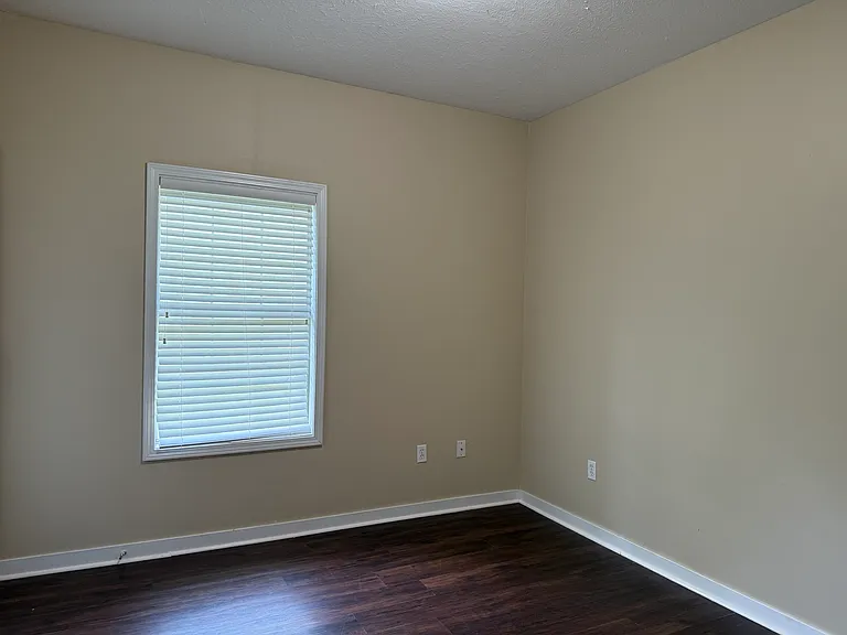 216 Hawthorne Dr #B — Photo 6
