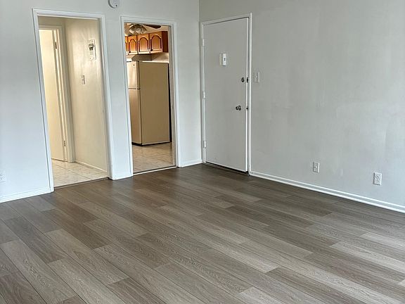 2nd image of 5330 Franklin Ave #28