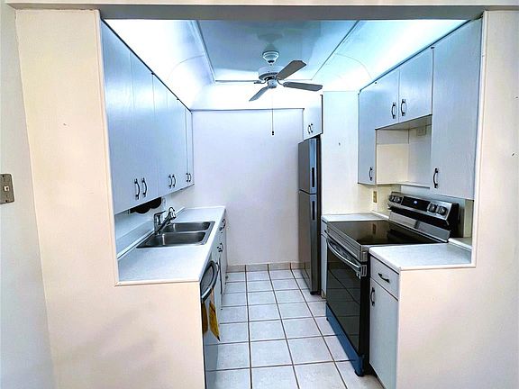 4th image of 4701 Martinique Drive #G-2