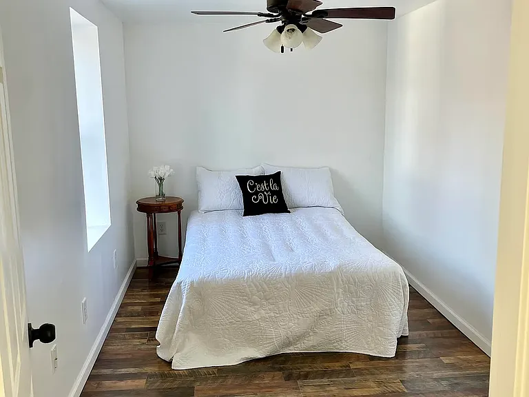 113 Laurel St — Photo 15