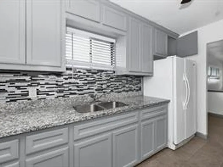 4203 Hirsch Rd #2 — Photo 13