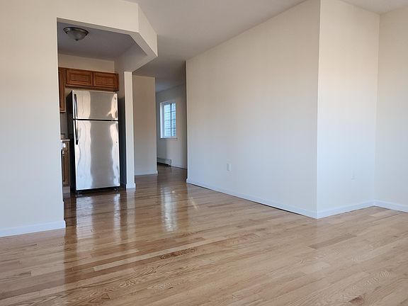 3rd image of 952 E 211th St APT 2