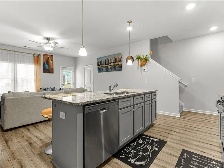 11649 Mendenhall Ct — Photo 14