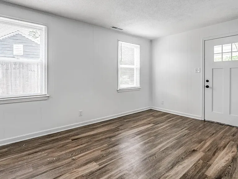 1079 Larry Ln — Photo 11