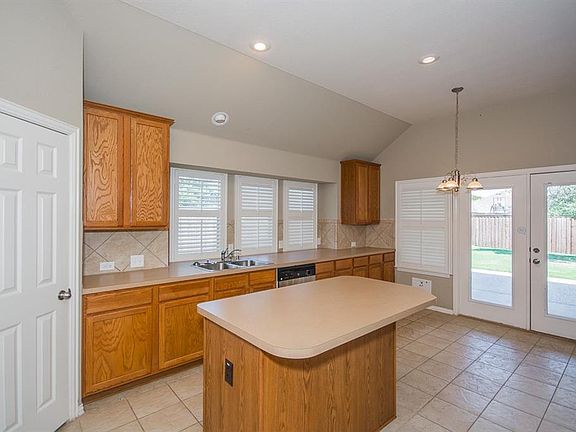 5th image of 7905 Yorktown Dr