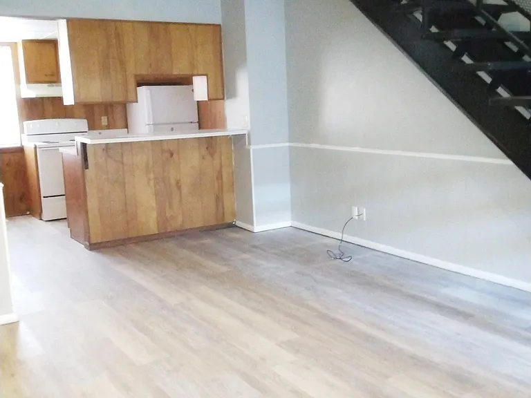 Skyview Court Apartments — Photo 7