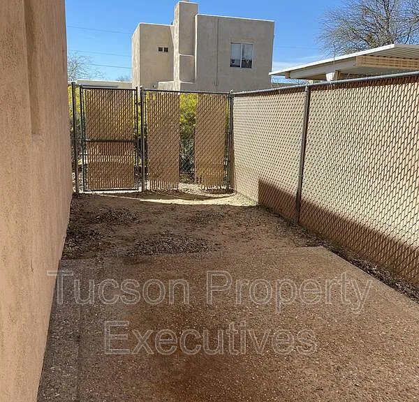 3319 E Presidio Rd #2 — Photo 18