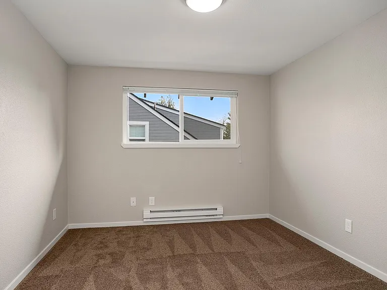 305 13th St SW #B-C — Photo 5