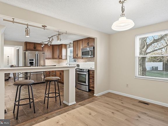 5th image of 7905 Steadman St
