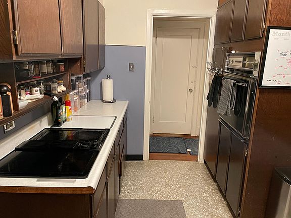 2nd image of 2809 Montlake Blvd E