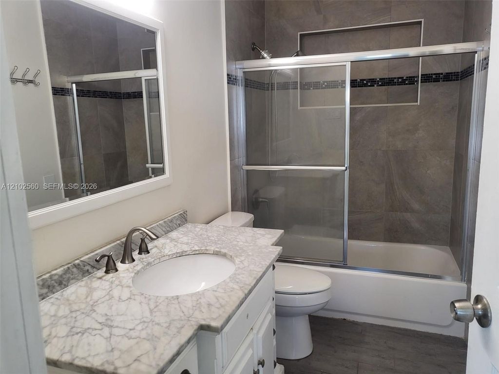 3700 NE 13th Ter, photo 8