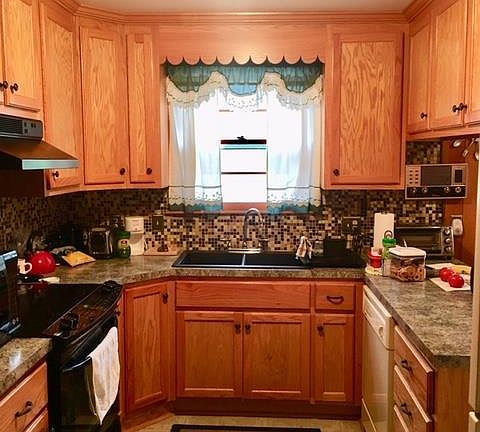 2nd image of 1325 Winthorne Dr