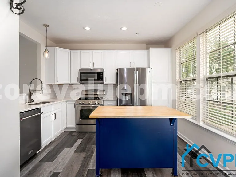 255 Seneca Ter — Photo 5
