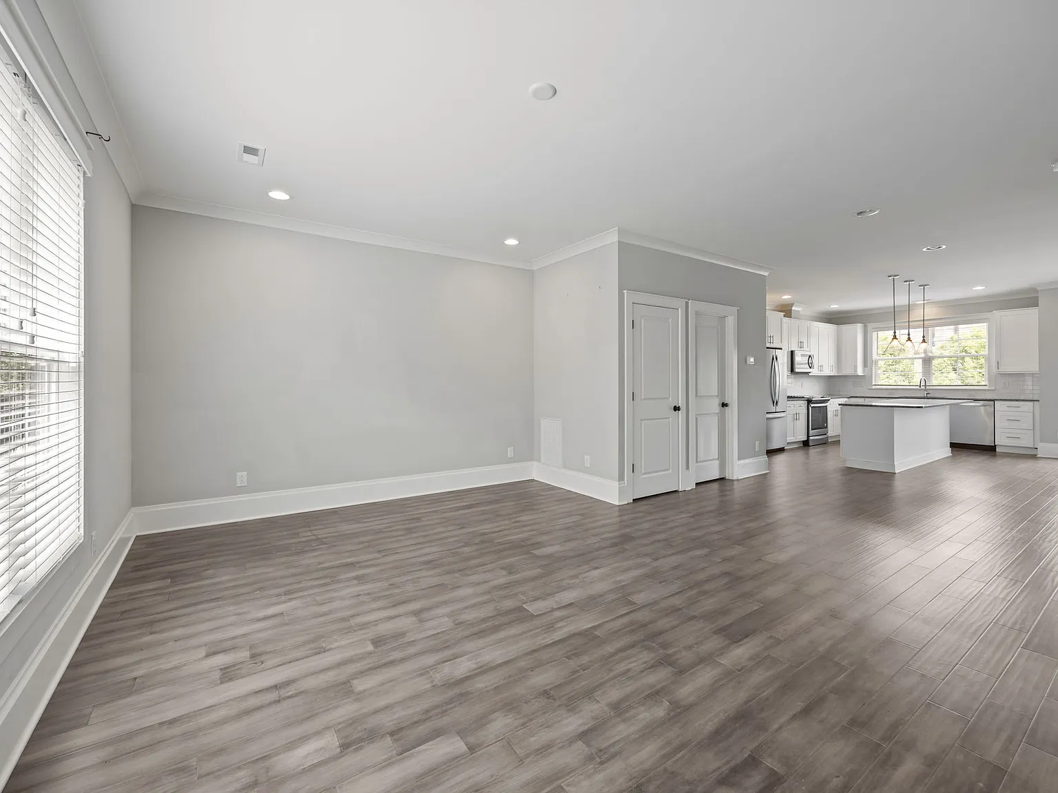 3 bed, 2163 sqft, $2,000 — Photo 2