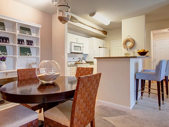 Dining Room off the Kitchen For a Perfect Entertaining Layout