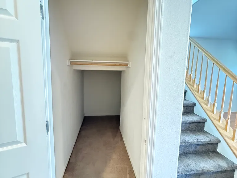 1372 Derby Ct — Photo 4