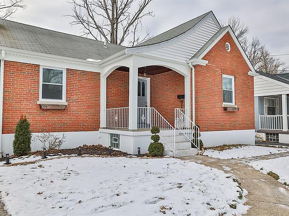 3rd image of 5631 Surrey Ave