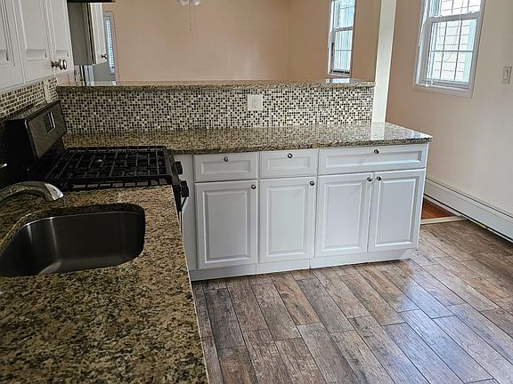 3rd image of 126 Dubois Ave