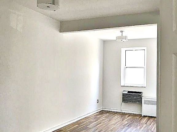 3rd image of 3264 44th St APT 3F