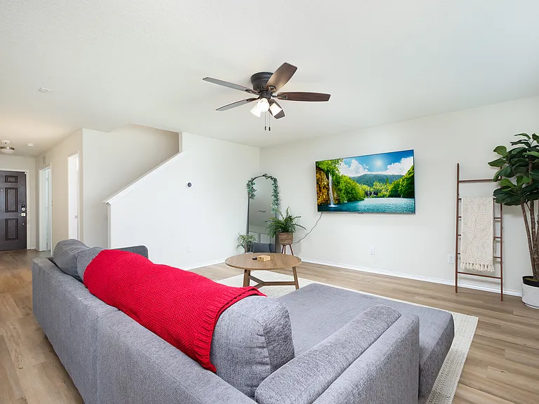 7710 Ponderosa Pne — Photo 4
