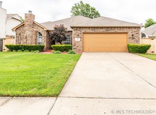 717 N Laurel Ave W, Broken Arrow, OK 74012