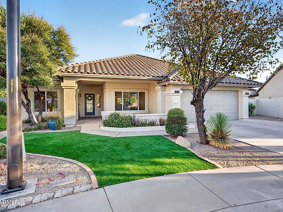3rd image of 2313 E CORTEZ Drive