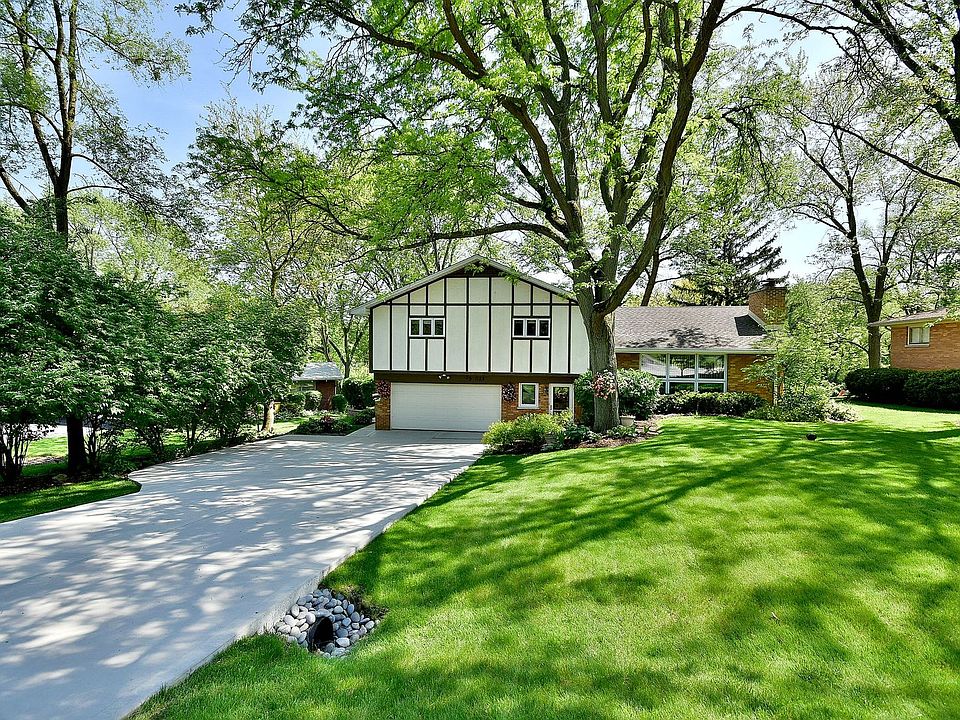 1st image of 23W021 Tamarack Dr