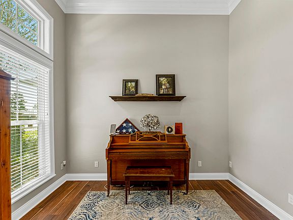 2nd image of 806 S Kade Ln