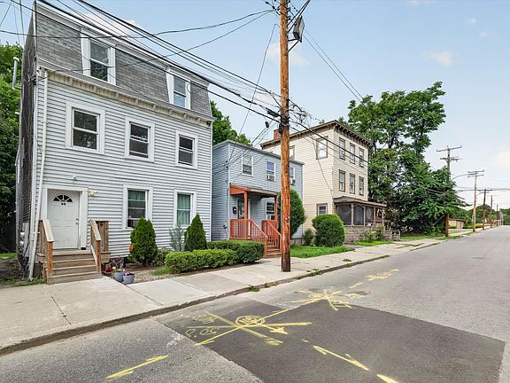 3rd image of 68 Catharine St