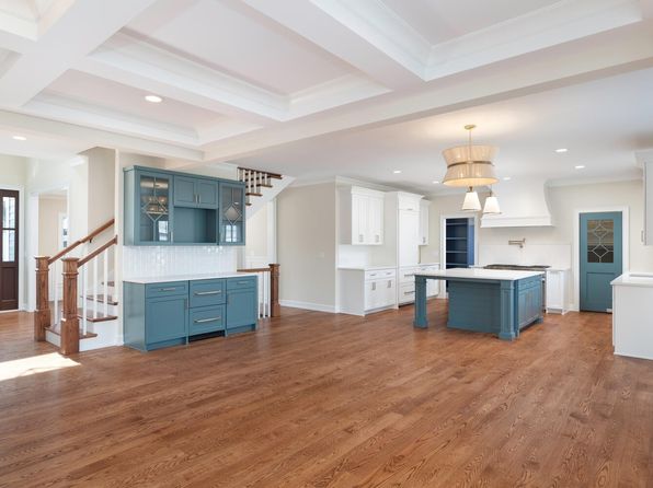 31 Golden Larch Ct, Naperville, IL 60540