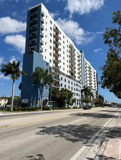 2 bed, 980 sqft, $2,300 — Photo 2