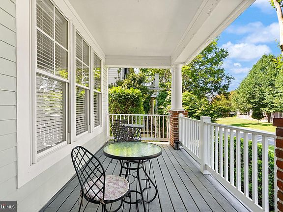 5th image of 612 Greysands Ln