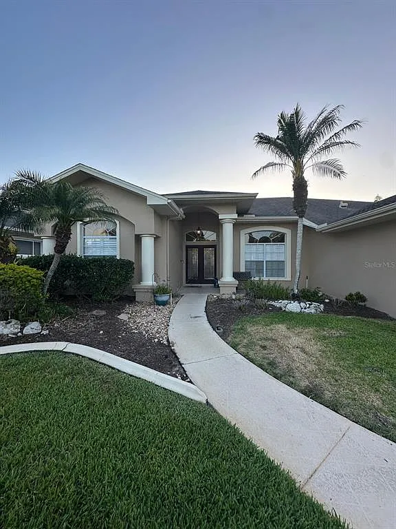 4 bed, 2.5 bath, 2343 sqft, $3,600 — Photo 2