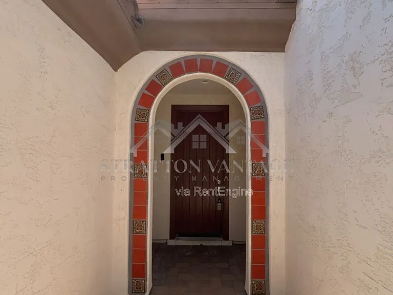 945 W Yellowstone Way — Photo 4