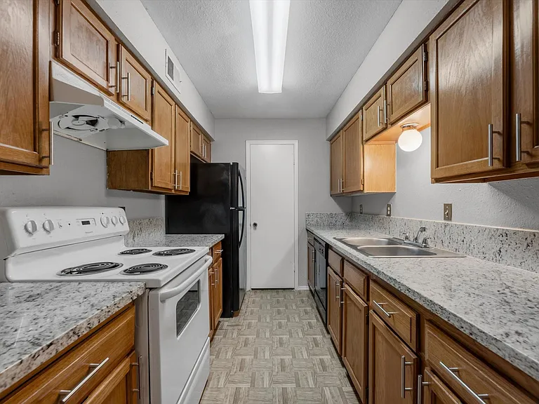 9700 Leawood Blvd #706 — Photo 6