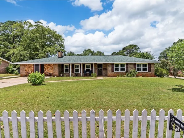 1312 Stanford Rd, Dothan, AL 36305