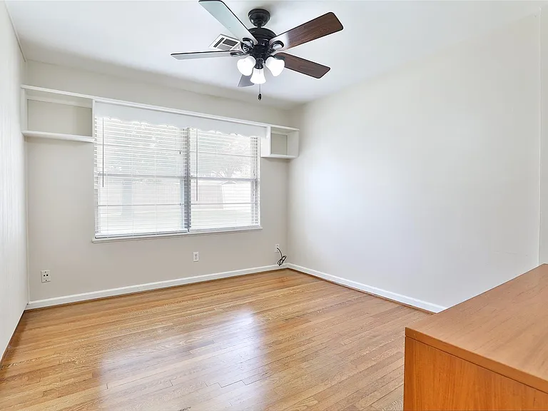 1321 Thornton Rd — Photo 10